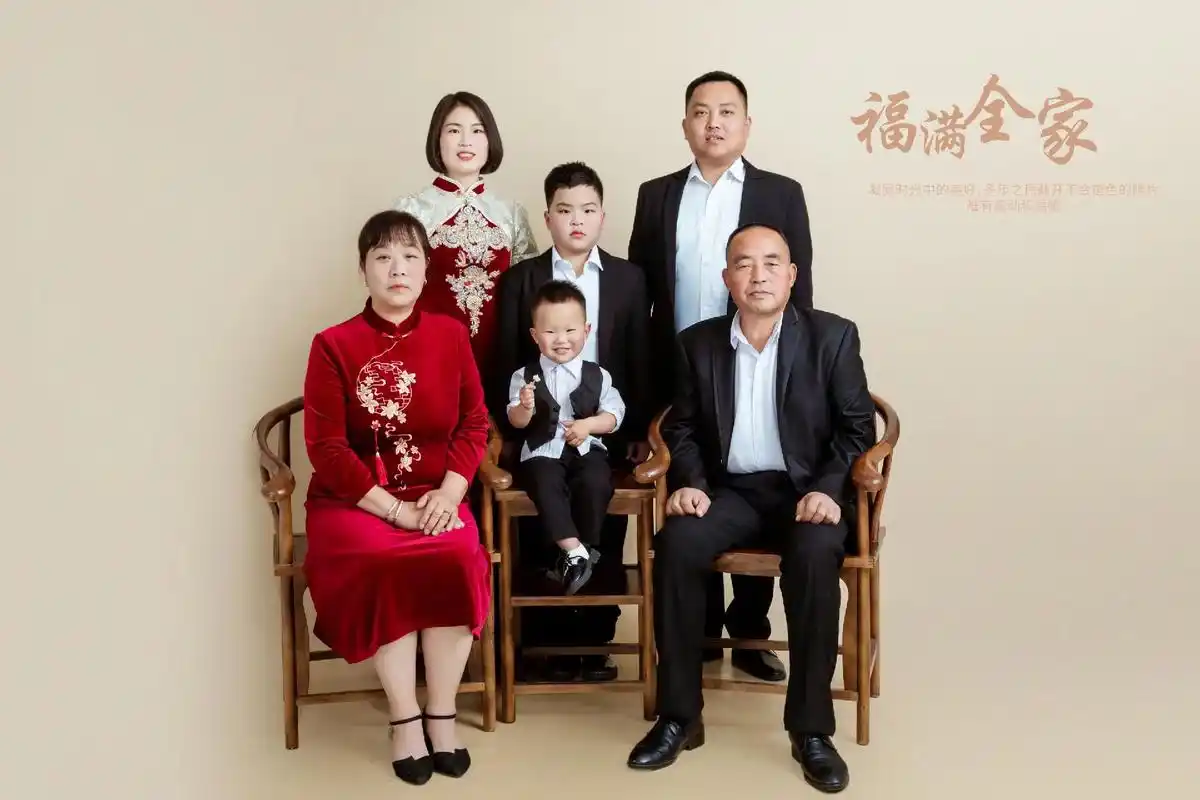 全家同框 #三代人  来喽来喽!我最亲的家人96 靳家大公 - 抖音