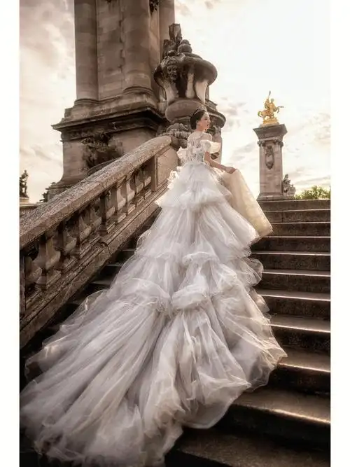 巴黎婚纱照大长拖尾的诱惑一整个爱住了