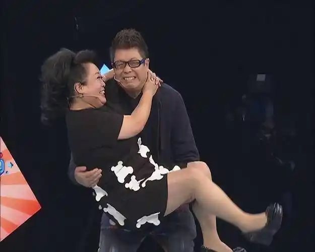 原创小香玉二婚老公近照曝光俩人是恋爱他们的宝贝儿子十六岁了