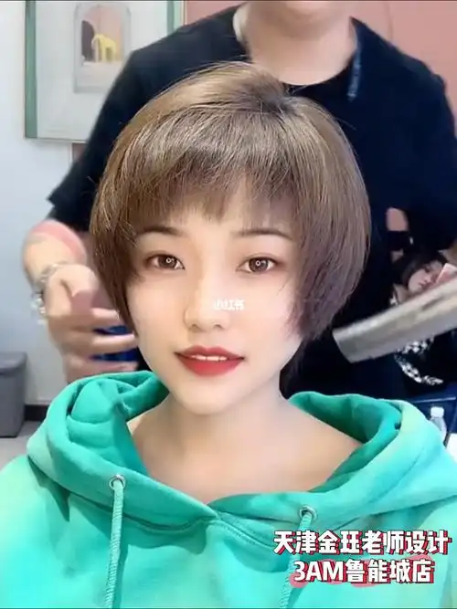减龄短发发型狗啃刘海超显气质显脸小