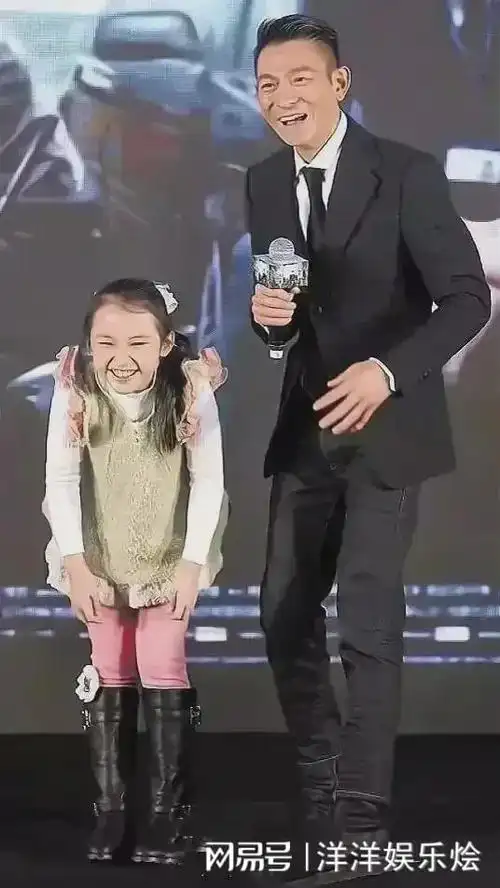 刘德华10岁小女儿好漂亮