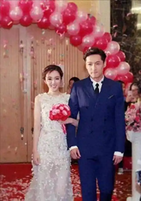 胡歌老婆《繁花》亮相:网友争议颜值,昔日女友成参照_标准_演技_妻子