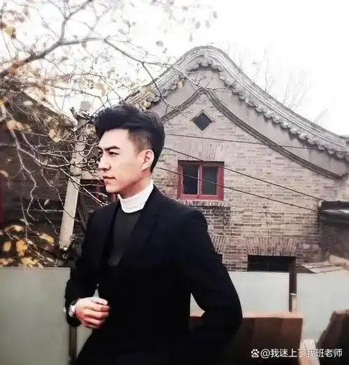两次爱上离婚妇女,不顾家人反对娶了二婚女,靳东如今很幸福!