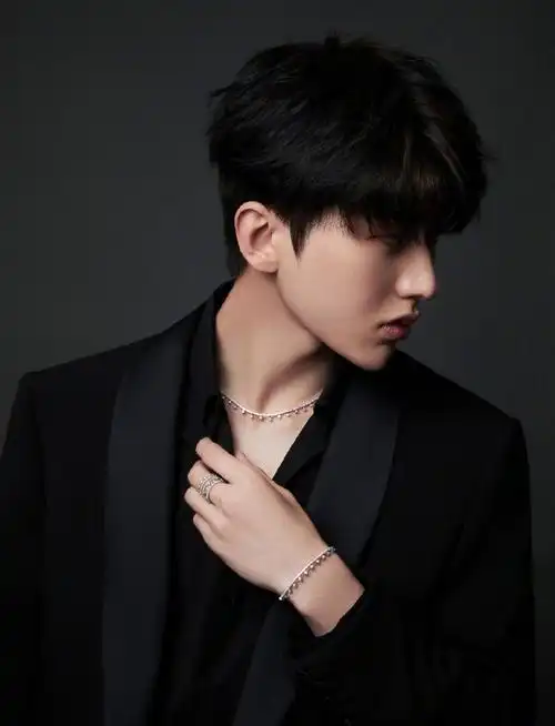 西装kun,过年走亲戚就带这样的    #蔡徐坤#ride or die至死不渝