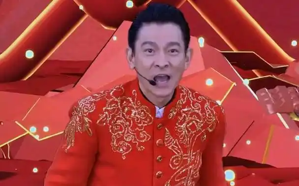 16岁那年,敖艳红看到了偶像刘德华在春晚上的精彩表演,更是坚定了自己