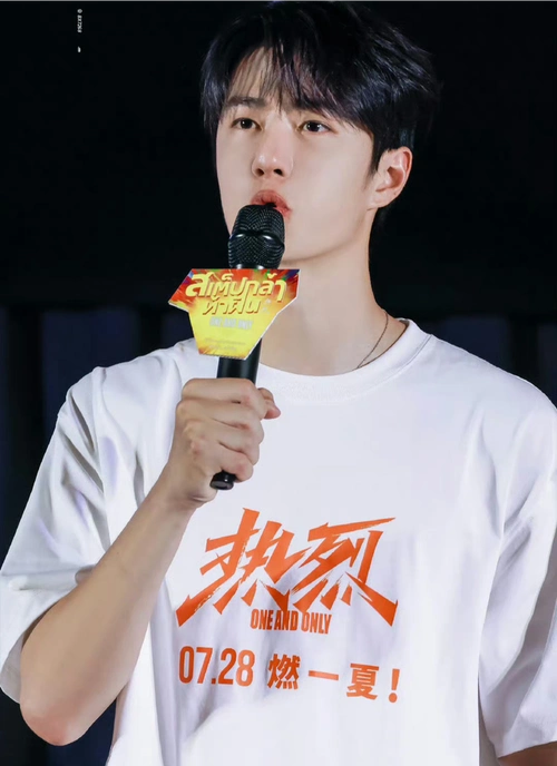 属于王一博的电影《热烈》宣传路演在泰国首映礼结束之后就彻底圆满撒