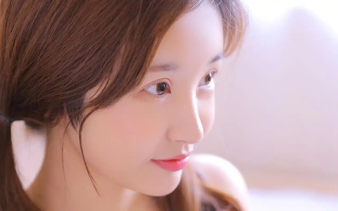 白嫩美女尤物唯美写真高清电脑桌面壁纸