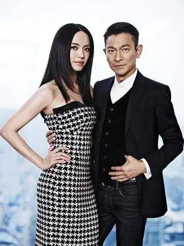 姚晨自曝与刘德华合照,勾肩动作友情满满,新导演出镜疑似谋转型