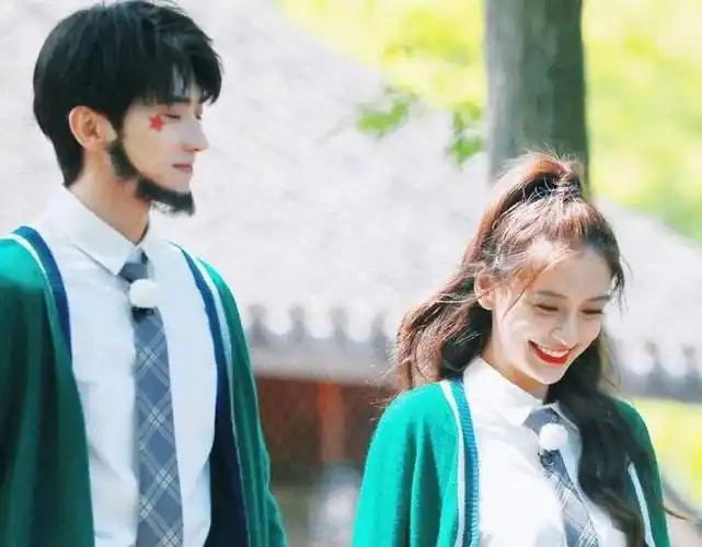 蔡徐坤和杨颖录制奔跑吧莫名给人cp感粉丝严厉谴责磕cp