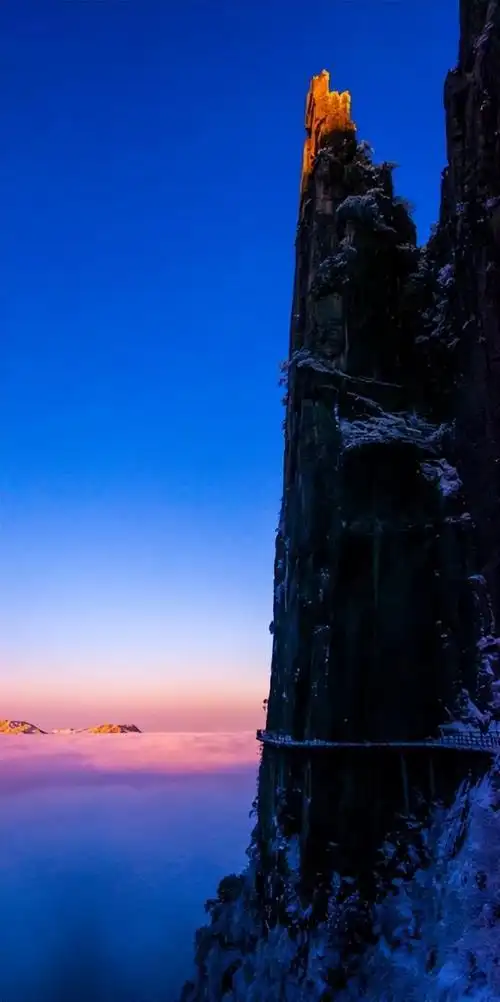 实习生胡雅婷摄影报道:移动互联网时代,人们通过手机获取信息,令竖屏