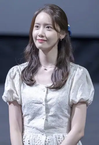 丸子头是被别人玩剩下的林允儿教你绑淑女发轻松脱单