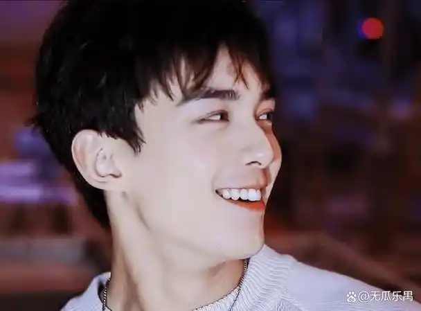 2021年吴磊与其他明星受邀参加一档晚会的录制,就在其他艺人坐着豪华