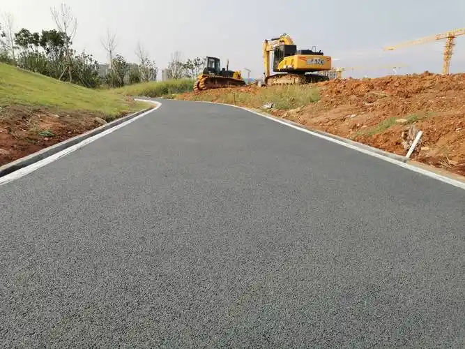 武汉现在好多公园小区的路面都在搞翻新武汉沥青改色施工后让武汉焕然