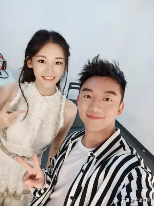 王俊凯婚纱照王俊凯和他女朋友结婚婚纱照的照片