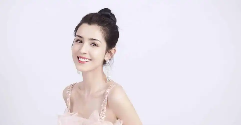 新疆美女大赏:佟丽娅温婉灵动,最后一位做配角多年_迪丽热巴_古力娜扎