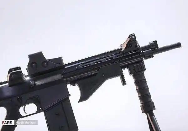 伊朗最新推出了一款"佐勒菲卡尔"7.65mm突击步枪