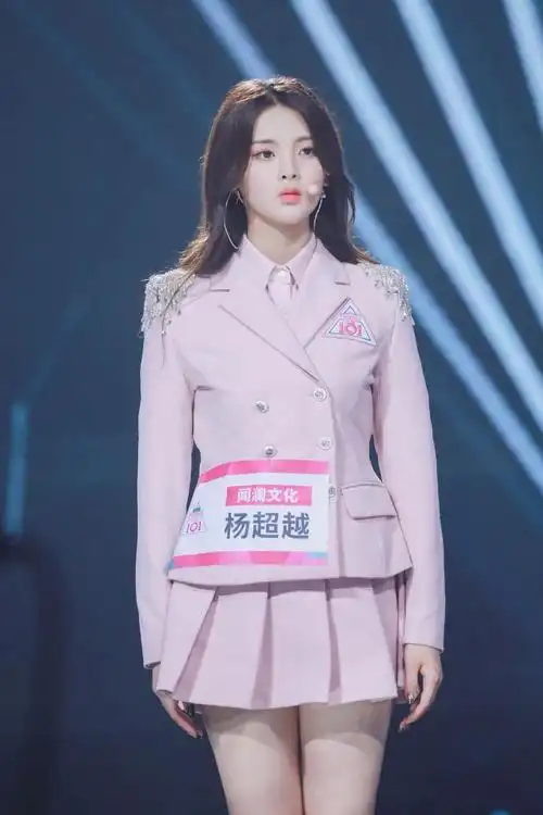 至今已时隔两年 04成为限定女团火箭少女101的成员之一