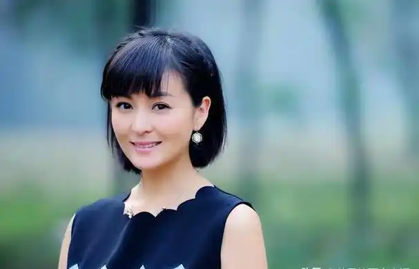 娱乐圈"最干净女演员",被富商苦追10年才嫁,今和女儿被宠如宝