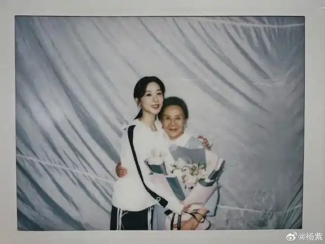 杨紫新剧好美的精神状态