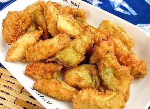 1个茄子, 小半碗面粉, 搅一搅拌一拌, 比炸丸子好吃, 外酥里软!