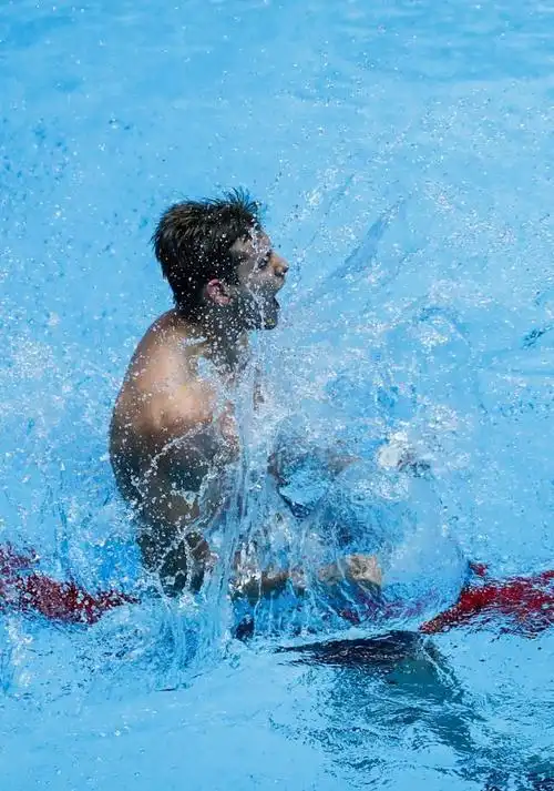 游泳——男子50米仰泳:南非选手瓦德尔夺冠