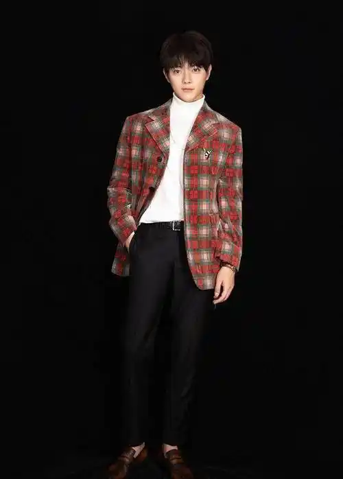 许凯不用拍戏就狂吃,胖30斤现身看呆粉丝,8块腹肌成肚腩_活动_感觉