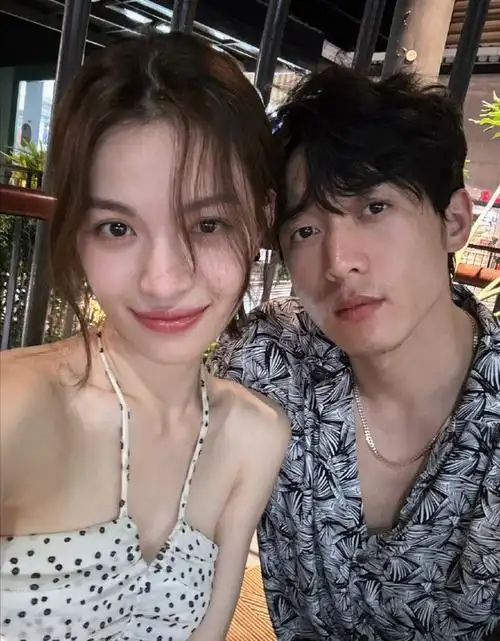 钟楚曦的前任和现任对比,审美从未改变,唯爱肌肉型男