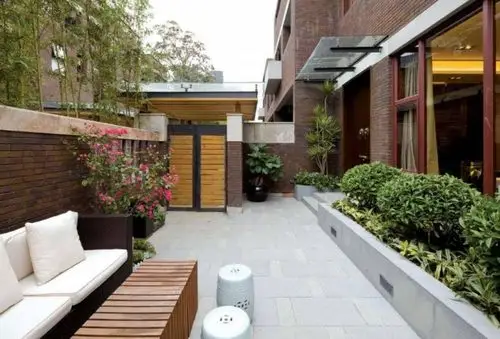 现代风格别墅院子真实图效果图-成都一方园林绿化公司-1