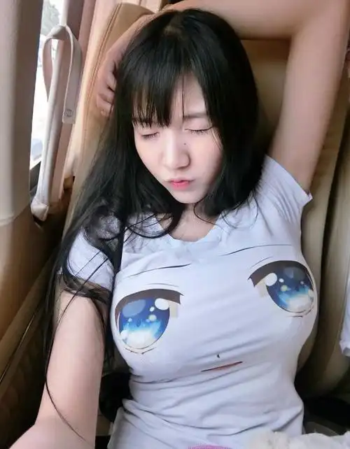 泰国最胸showgirl:精灵们的眼睛好大!