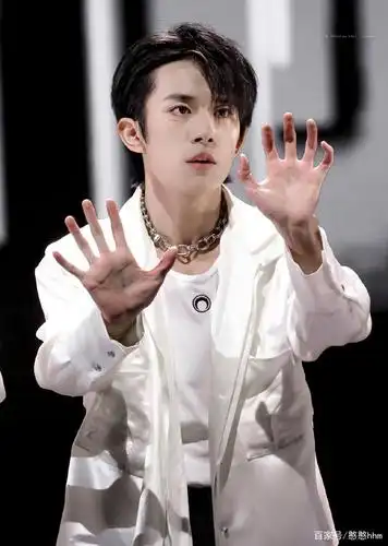 千玺的温柔都藏在小细节!粉丝感动到哭!