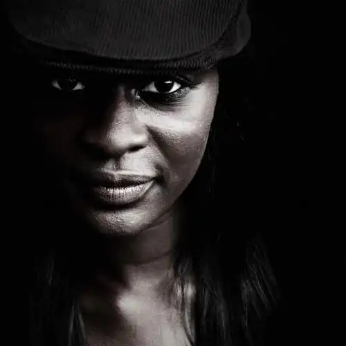 非洲,黑人,欧洲人,瞳孔,仅一个年轻女性,仅一个女性,仅一个人,黑色