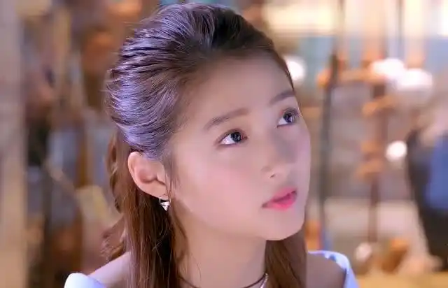 甜蜜暴击:鹿晗扮兔子玩偶,关晓彤诉说少女心事?