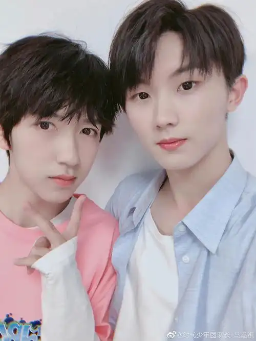 马嘉祺贺峻霖新歌绝配双人舞##贺峻霖公主抱马嘉祺