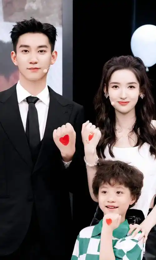 刘大锤的一行字把杨洋的本性展现的淋漓尽致,宋茜看后翘起二郎腿_绯闻