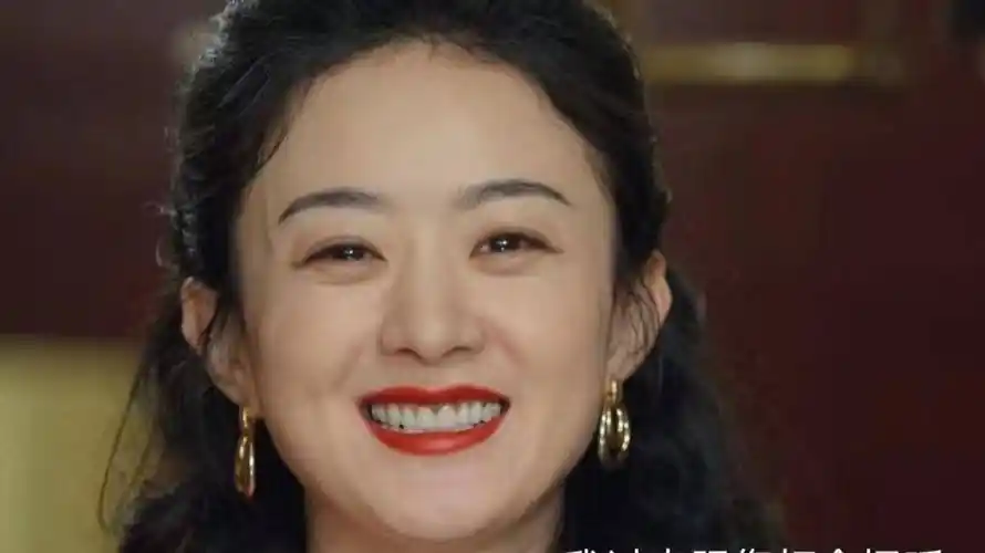 但试图转型的赵丽颖,显然是为了更好地贴合角色,她不用瘦脸特效让自己