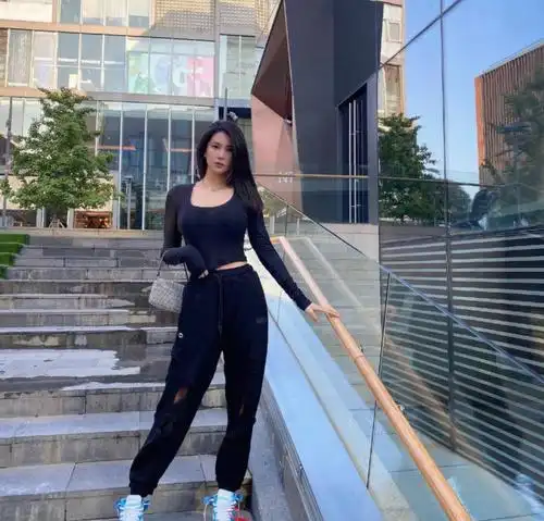 刘晓宇前女友钟鹿纯晒新照!