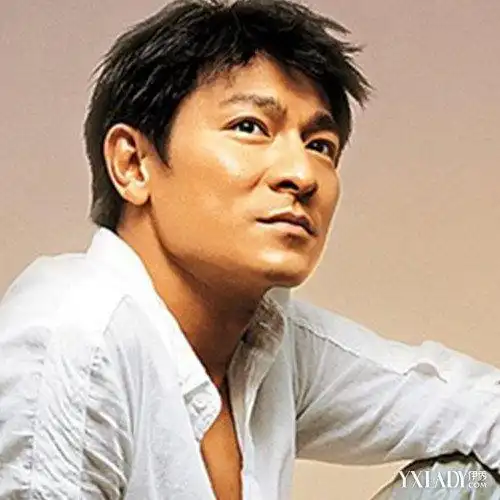 刘德华年轻时帅气照片网友直呼华仔帅的掉渣