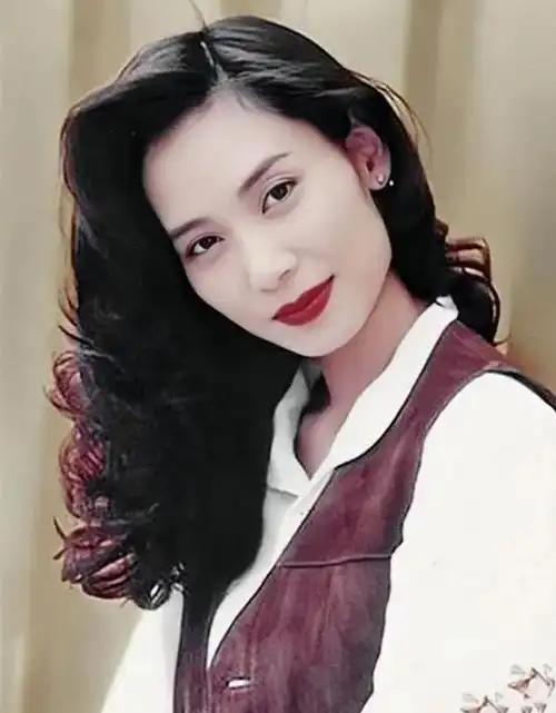 港姐邝美云:曾买房10套,现捐内地53所学校