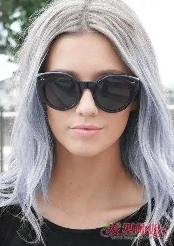 染银白色头发好看吗 带有银白色渲染的发型图片