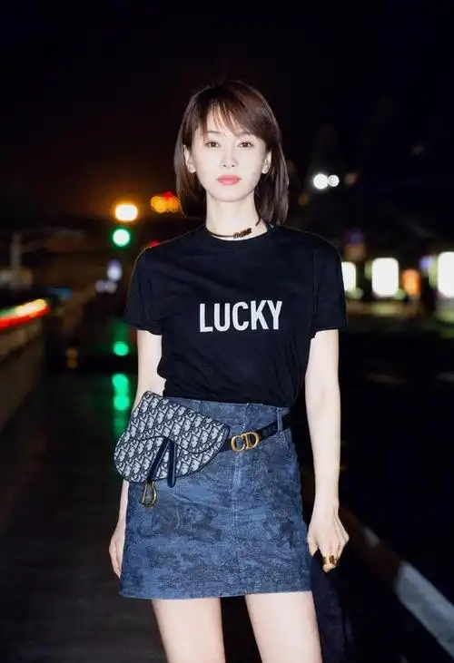 王子文彻底放开了,穿黄色"洞洞"连衣裙亮相,气质惊艳像超模