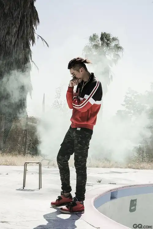 吴亦凡新单《6》完整版mv曝光 彰显纯正街头style