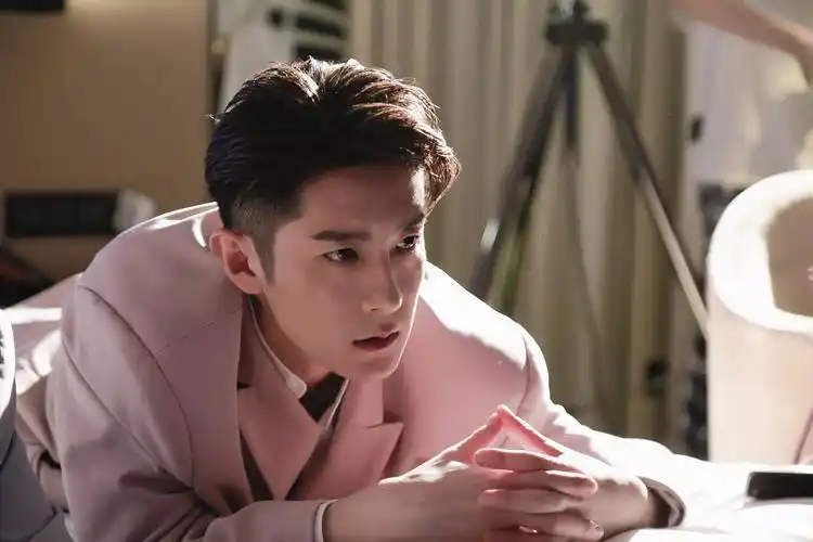 清爽帅气的季肖冰