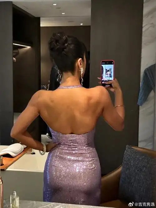 吉克隽逸深v挂脖裙##吉克隽逸紫色亮片挂脖裙