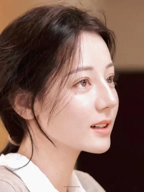 原来迪丽热巴一直是素颜