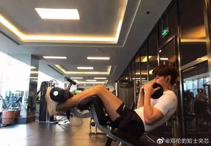 邓伦吻戏# dl#邓伦健身# 健身的男人最帅[.