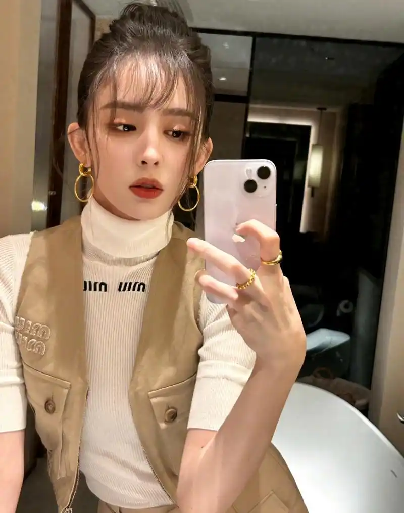 恋情都惹出很多纷纷扰扰, 女艺人的感情生活确实不容易, 特别像娜扎