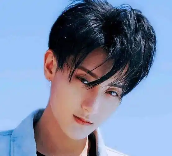 黄子韬拍戏时的二维码被粉丝扫描添加好友后傻眼我没看错吧