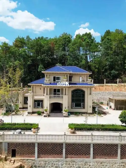 耗时一年打造了一栋带院子的独栋别墅