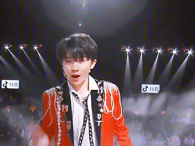 小年晚会精彩王冰冰采访丁真时代少年团长大阿云嘎跳裂裤子