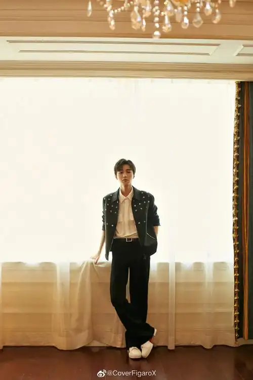 王俊凯电影断桥##王俊凯铆钉皮衣造型